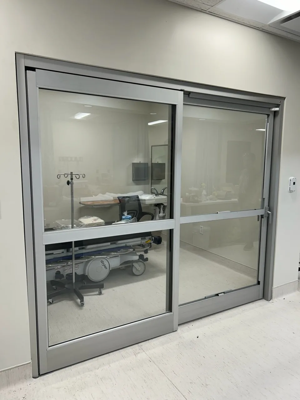 Full-height glazed partition and door assembly